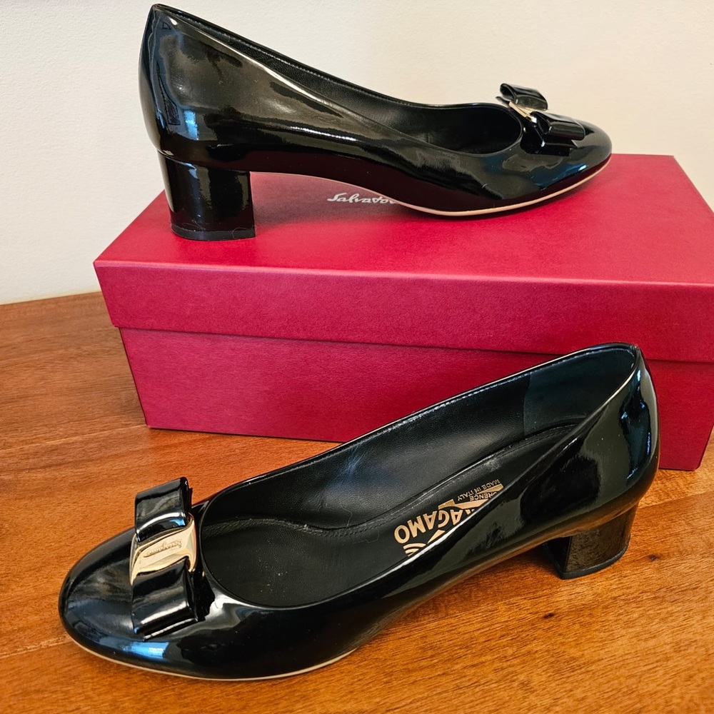 Ferragamo Vara-17, 4cm, black patent calf leather